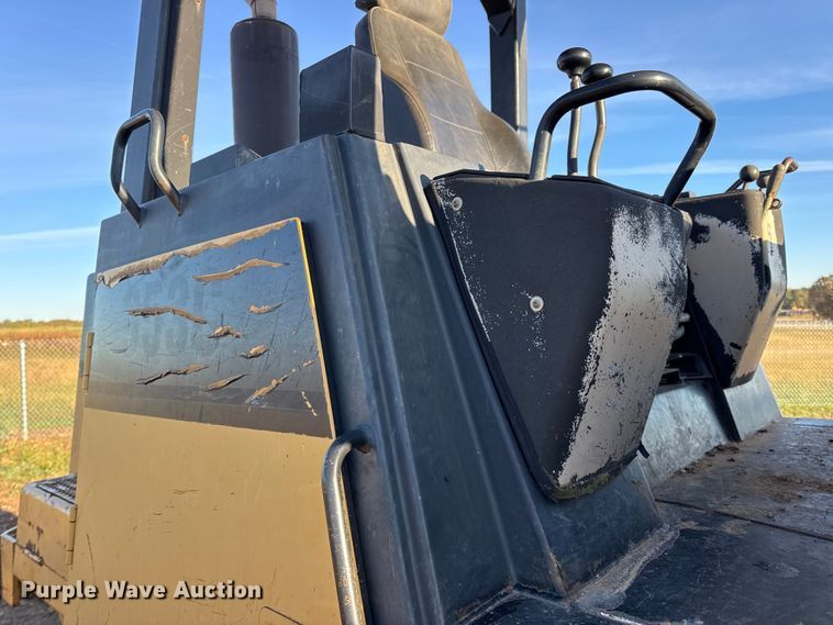 image for item DW6661 1998 Caterpillar 953C track loader