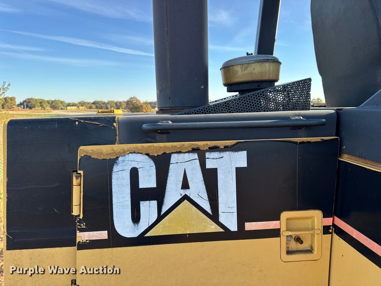 image for item DW6661 1998 Caterpillar 953C track loader