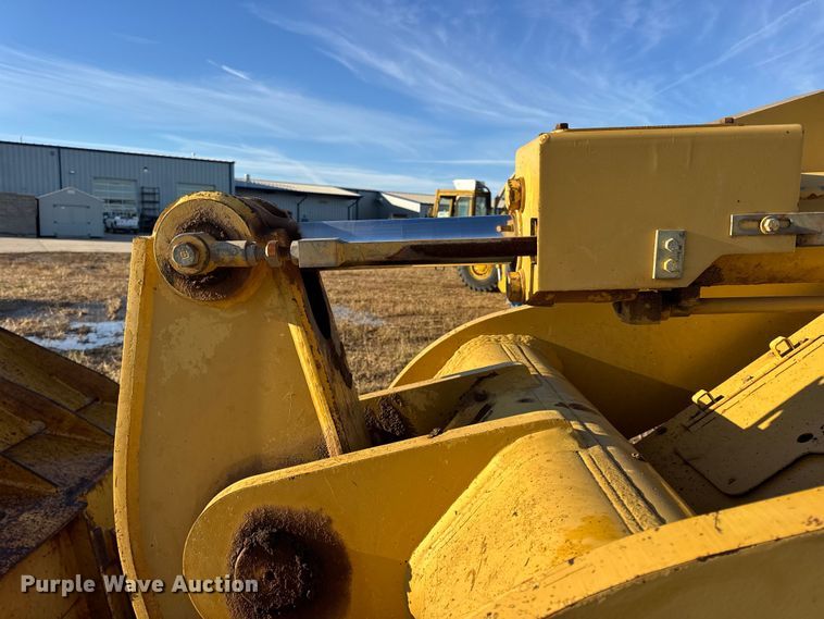 image for item DW6661 1998 Caterpillar 953C track loader