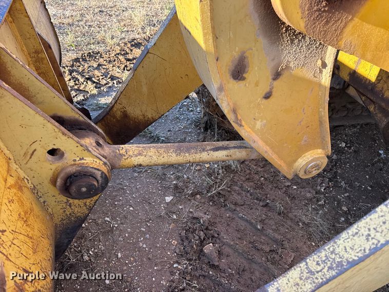 image for item DW6661 1998 Caterpillar 953C track loader