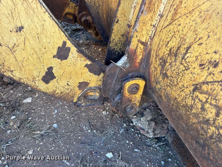 image for item DW6661 1998 Caterpillar 953C track loader