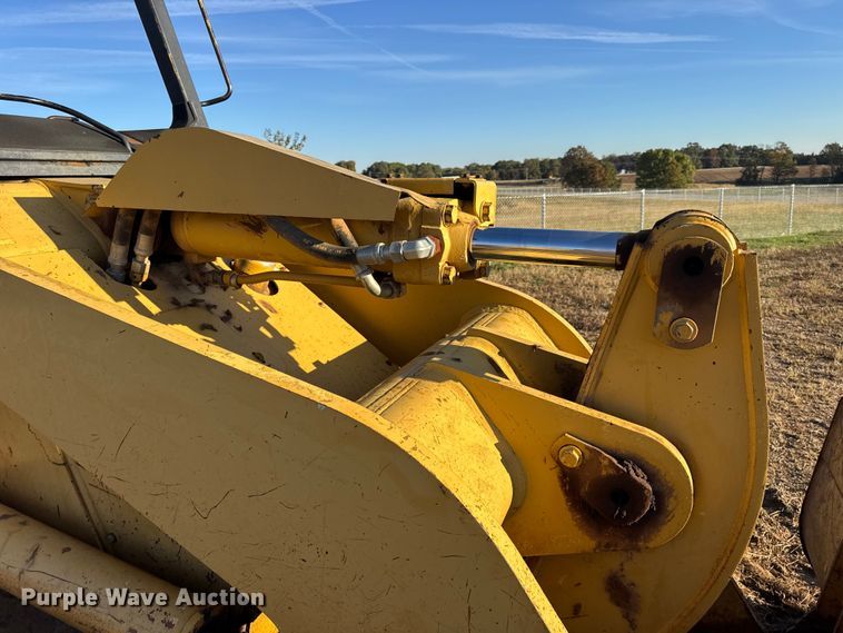 image for item DW6661 1998 Caterpillar 953C track loader