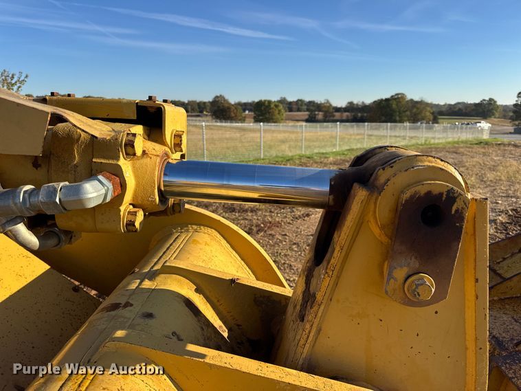 image for item DW6661 1998 Caterpillar 953C track loader