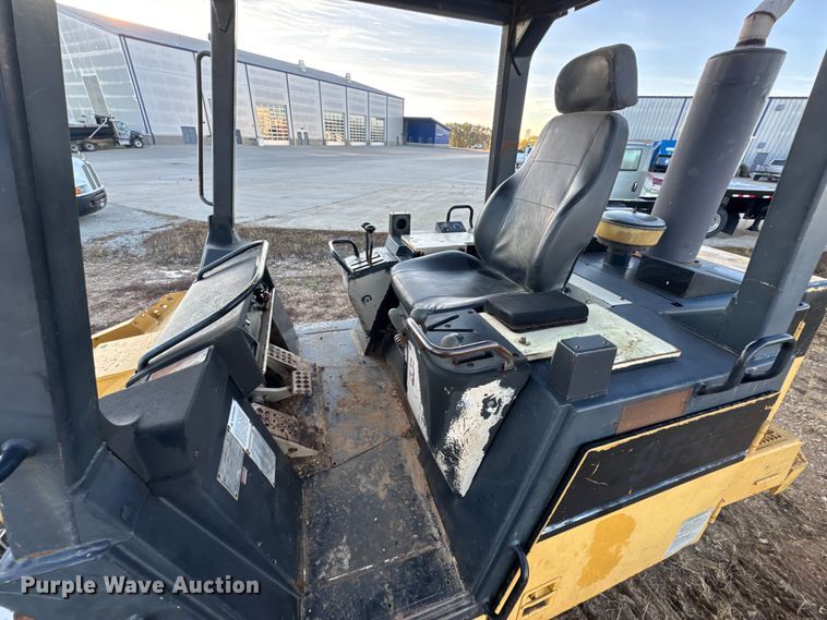 image for item DW6661 1998 Caterpillar 953C track loader