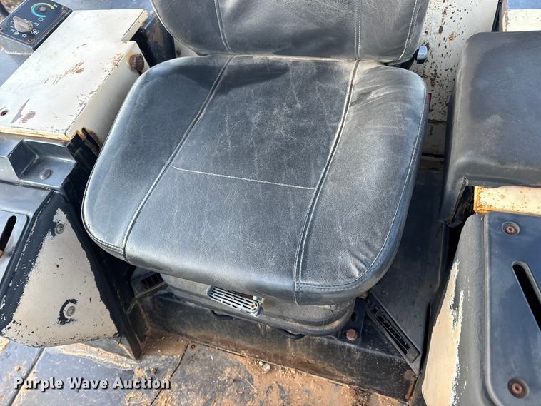 image for item DW6661 1998 Caterpillar 953C track loader