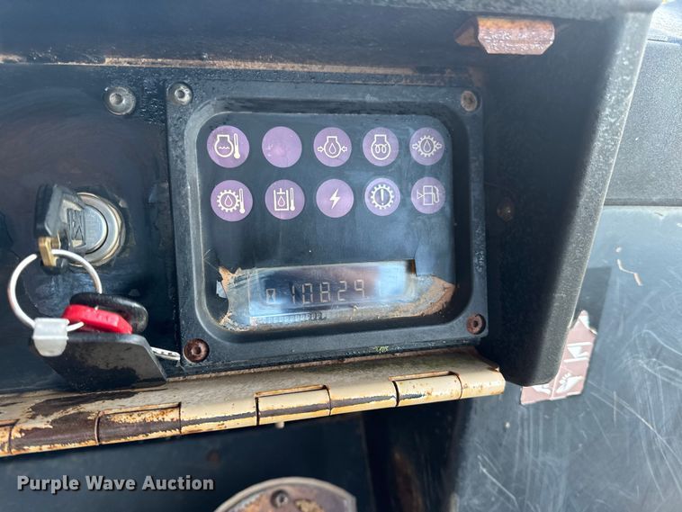 image for item DW6661 1998 Caterpillar 953C track loader