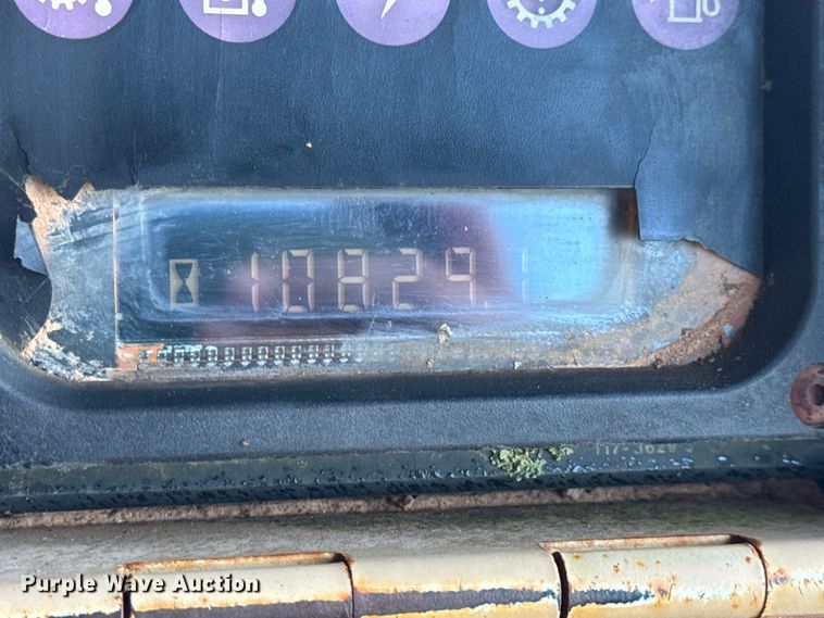 image for item DW6661 1998 Caterpillar 953C track loader