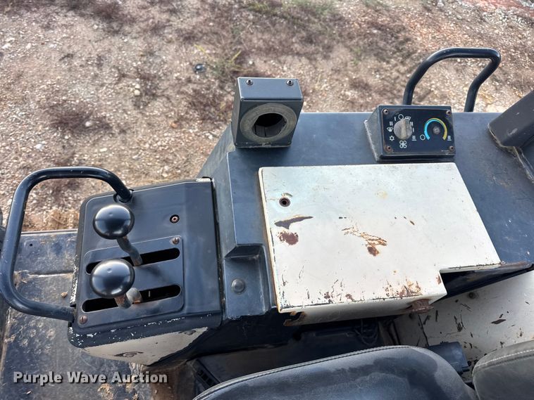 image for item DW6661 1998 Caterpillar 953C track loader