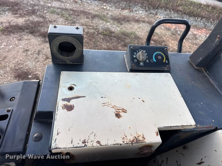 image for item DW6661 1998 Caterpillar 953C track loader