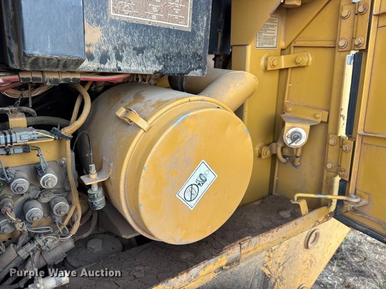 image for item DW6661 1998 Caterpillar 953C track loader