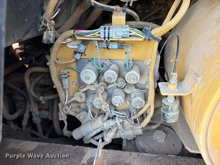 image for item DW6661 1998 Caterpillar 953C track loader