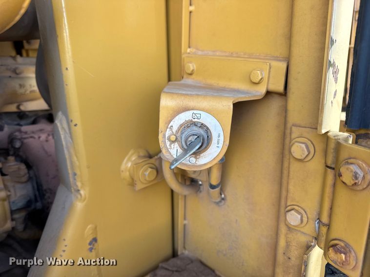 image for item DW6661 1998 Caterpillar 953C track loader