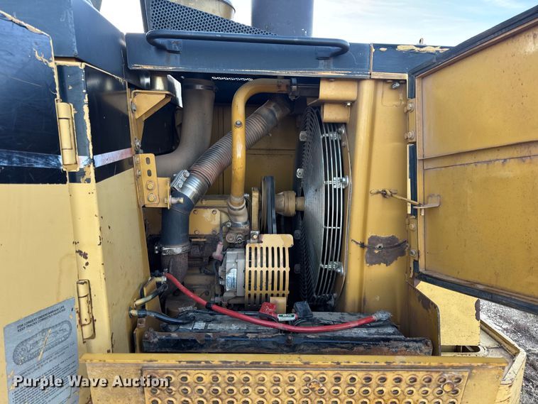 image for item DW6661 1998 Caterpillar 953C track loader