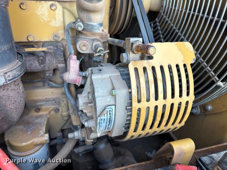 image for item DW6661 1998 Caterpillar 953C track loader