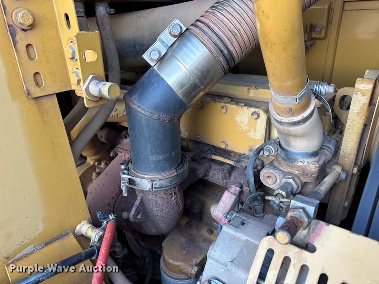 image for item DW6661 1998 Caterpillar 953C track loader