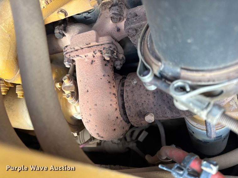 image for item DW6661 1998 Caterpillar 953C track loader