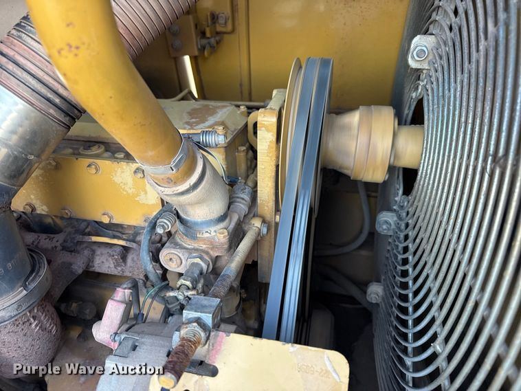 image for item DW6661 1998 Caterpillar 953C track loader