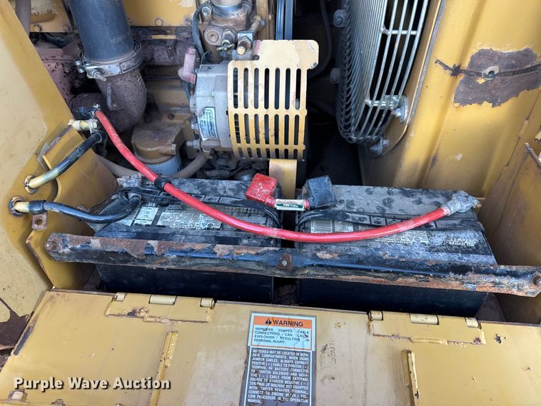 image for item DW6661 1998 Caterpillar 953C track loader