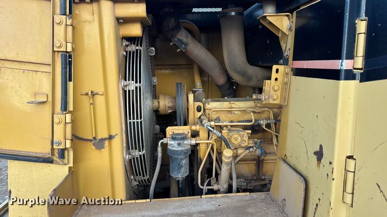 image for item DW6661 1998 Caterpillar 953C track loader