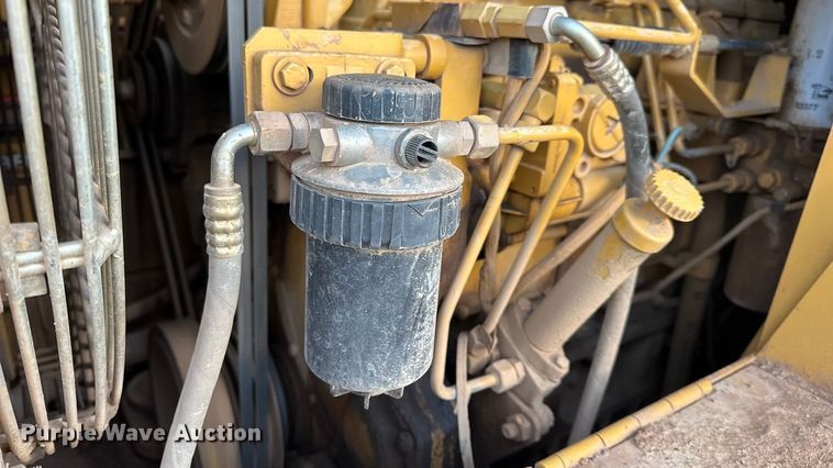 image for item DW6661 1998 Caterpillar 953C track loader