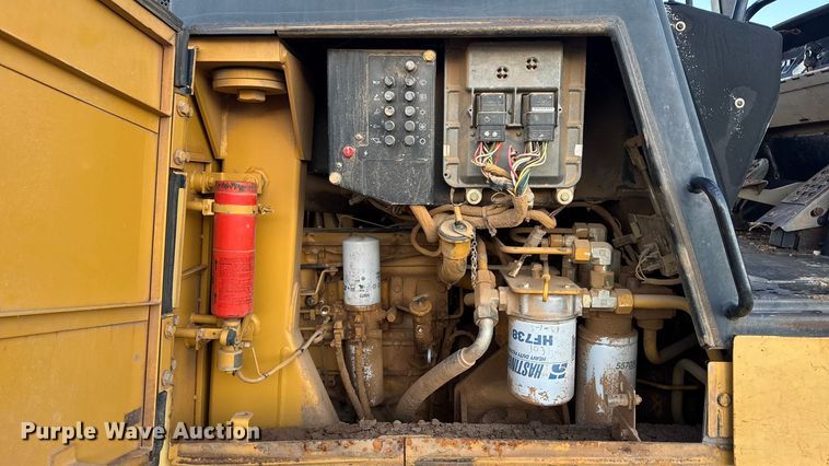 image for item DW6661 1998 Caterpillar 953C track loader