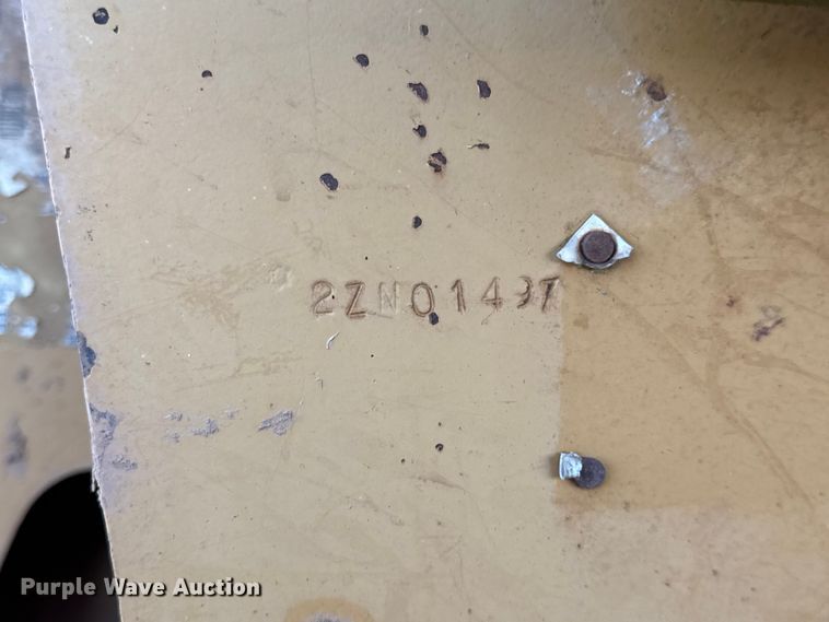 image for item DW6661 1998 Caterpillar 953C track loader