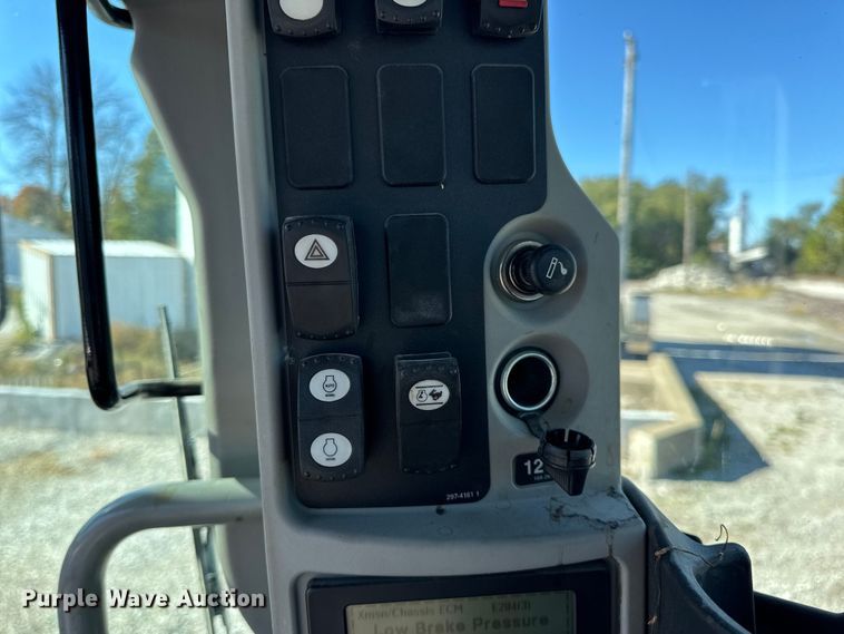 image for item DW6666 2009 Caterpillar 140M motor grader