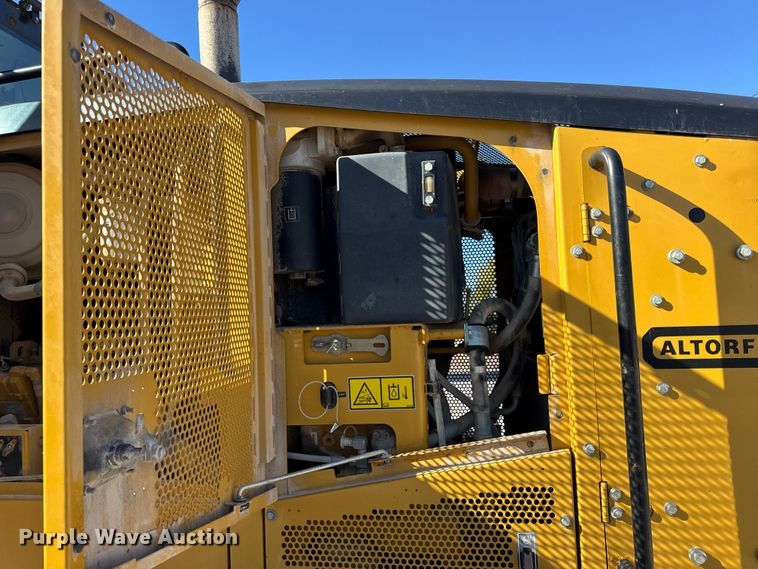 image for item DW6666 2009 Caterpillar 140M motor grader