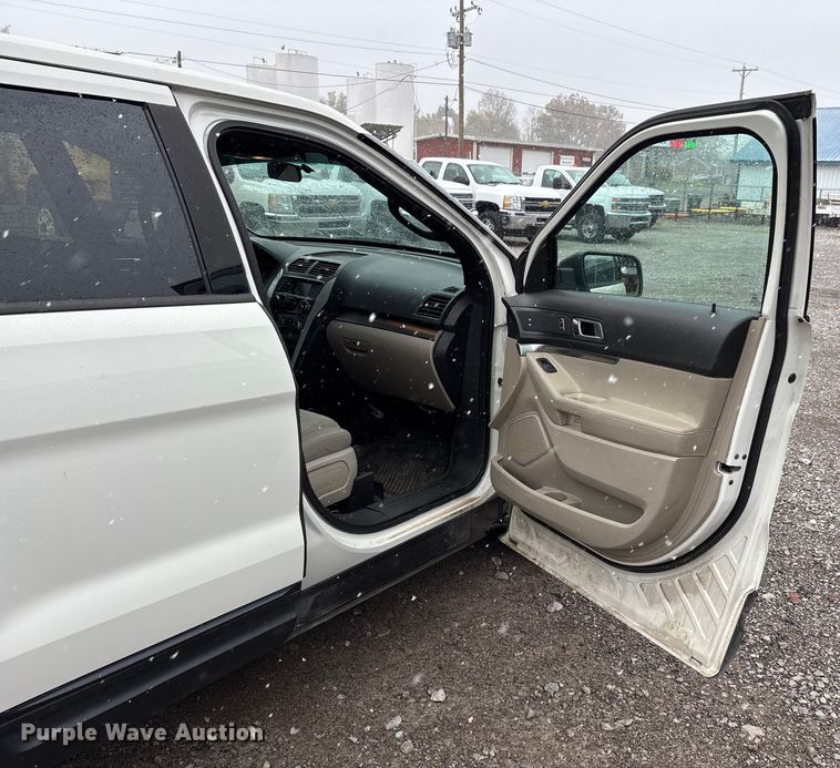 image for item DW7252 2011 Ford Explorer SUV