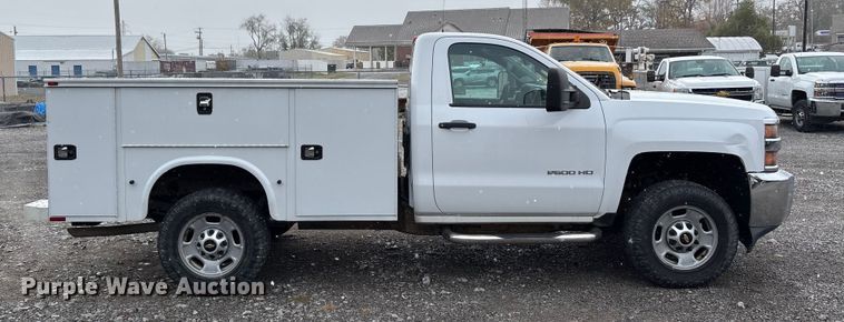 image for item DW7253 2015 Chevrolet Silverado 2500HD utility bed pickup truck