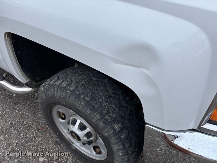 image for item DW7253 2015 Chevrolet Silverado 2500HD utility bed pickup truck