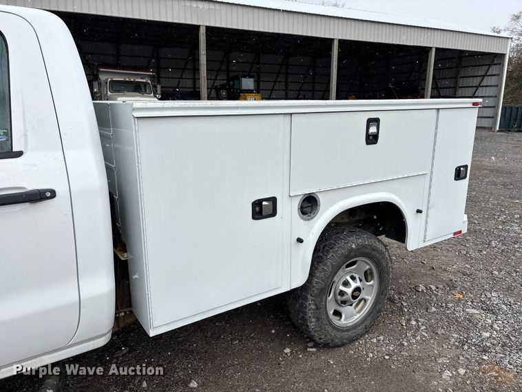 image for item DW7253 2015 Chevrolet Silverado 2500HD utility bed pickup truck