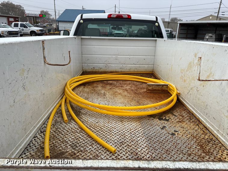 image for item DW7253 2015 Chevrolet Silverado 2500HD utility bed pickup truck