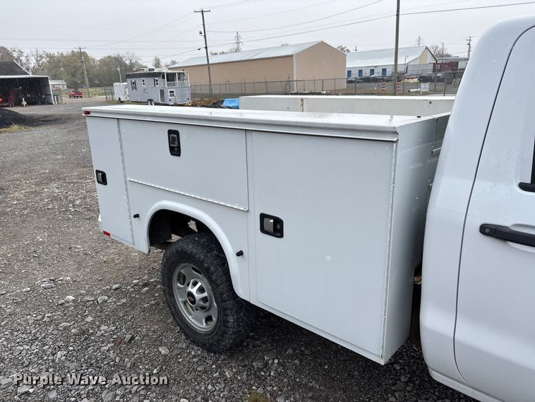 image for item DW7253 2015 Chevrolet Silverado 2500HD utility bed pickup truck