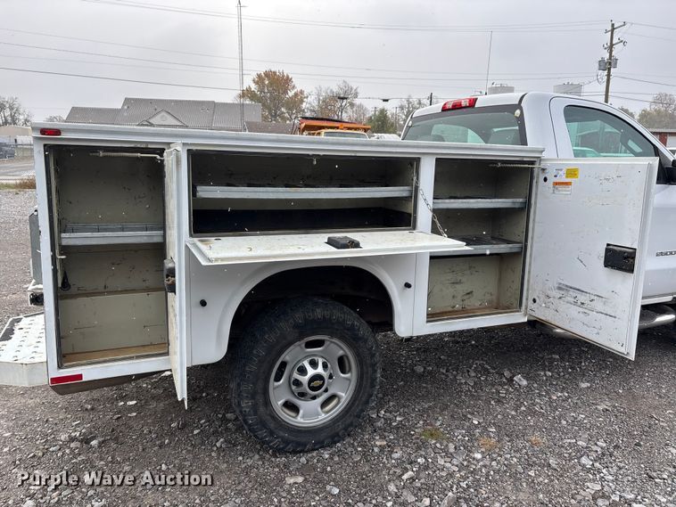 image for item DW7253 2015 Chevrolet Silverado 2500HD utility bed pickup truck