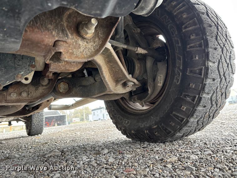 image for item DW7253 2015 Chevrolet Silverado 2500HD utility bed pickup truck