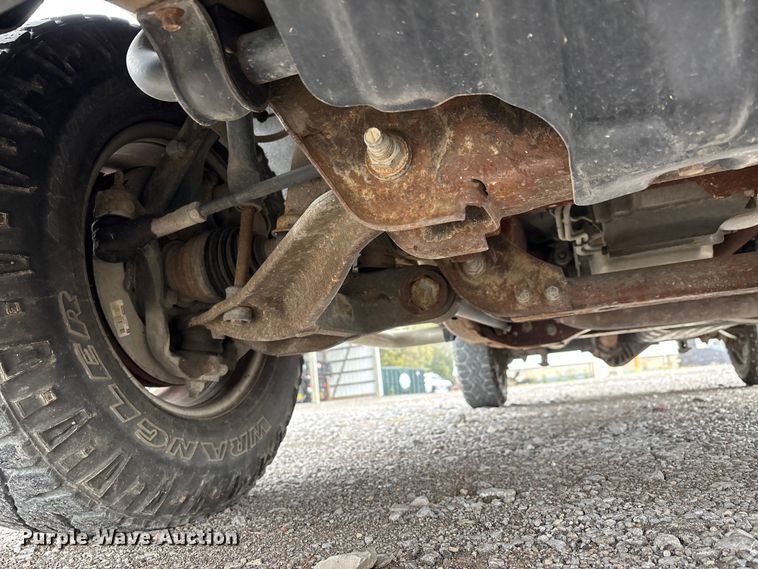 image for item DW7253 2015 Chevrolet Silverado 2500HD utility bed pickup truck