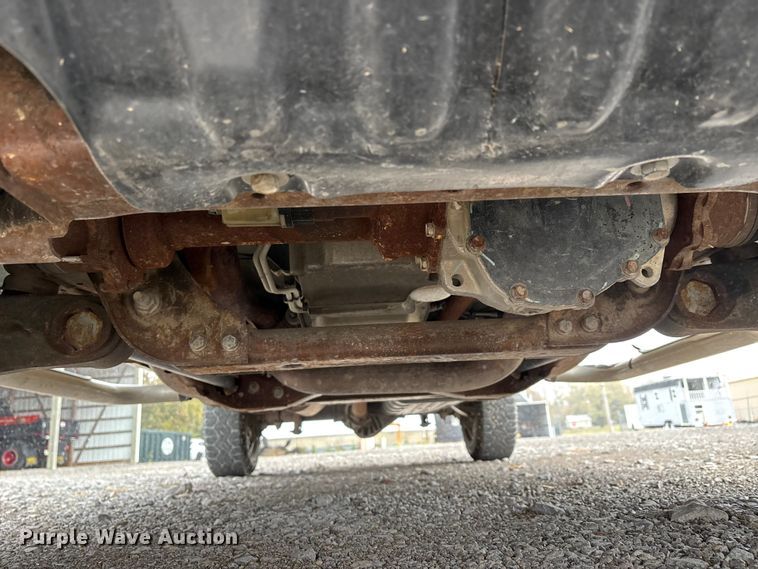 image for item DW7253 2015 Chevrolet Silverado 2500HD utility bed pickup truck