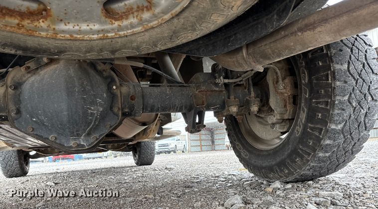 image for item DW7253 2015 Chevrolet Silverado 2500HD utility bed pickup truck