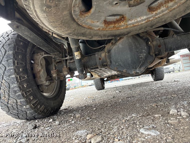 image for item DW7253 2015 Chevrolet Silverado 2500HD utility bed pickup truck