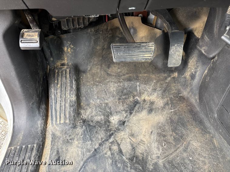 image for item DW7253 2015 Chevrolet Silverado 2500HD utility bed pickup truck