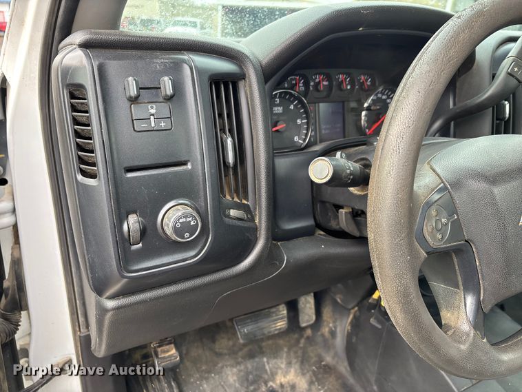 image for item DW7253 2015 Chevrolet Silverado 2500HD utility bed pickup truck