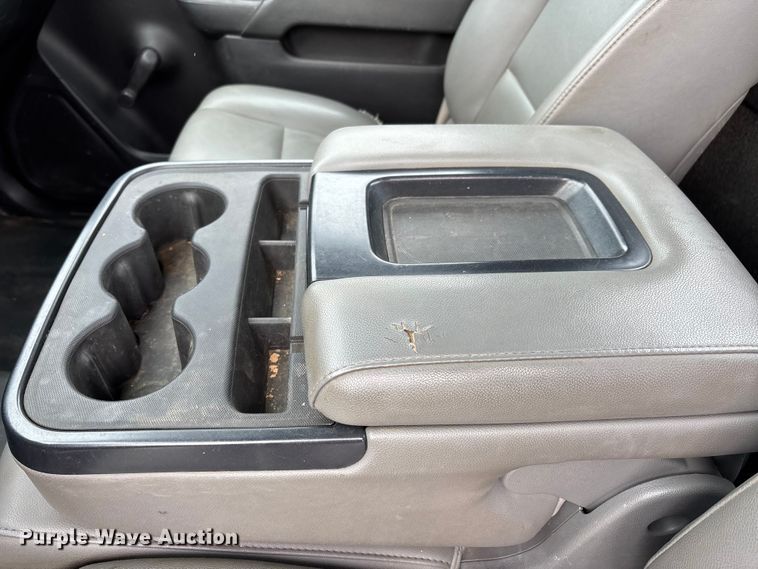 image for item DW7253 2015 Chevrolet Silverado 2500HD utility bed pickup truck