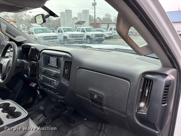 image for item DW7253 2015 Chevrolet Silverado 2500HD utility bed pickup truck