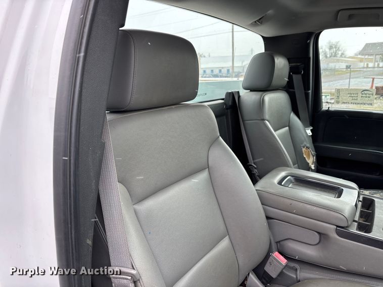 image for item DW7253 2015 Chevrolet Silverado 2500HD utility bed pickup truck