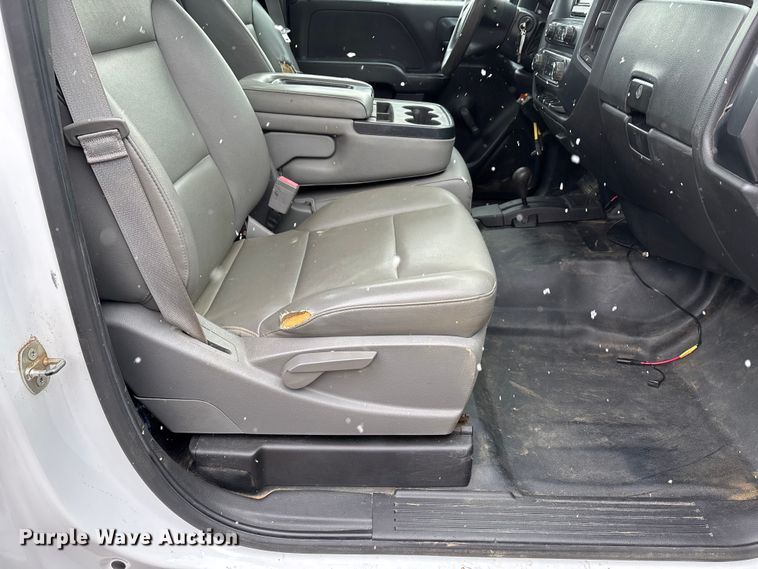 image for item DW7253 2015 Chevrolet Silverado 2500HD utility bed pickup truck