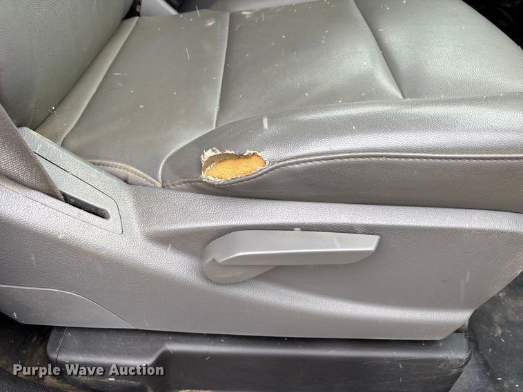 image for item DW7253 2015 Chevrolet Silverado 2500HD utility bed pickup truck