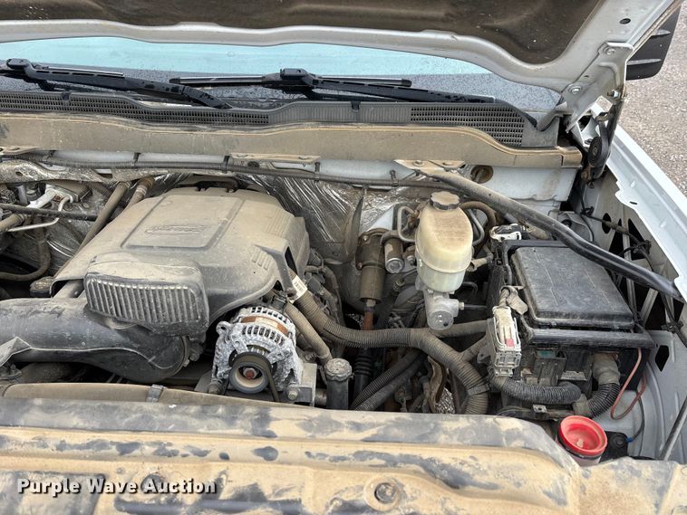 image for item DW7253 2015 Chevrolet Silverado 2500HD utility bed pickup truck