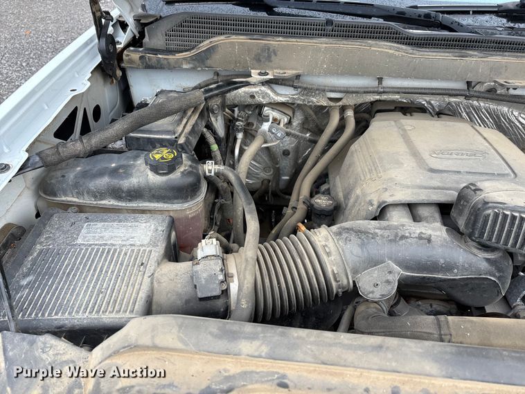 image for item DW7253 2015 Chevrolet Silverado 2500HD utility bed pickup truck