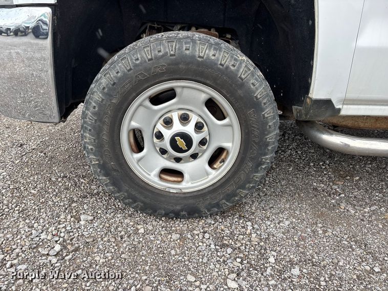 image for item DW7253 2015 Chevrolet Silverado 2500HD utility bed pickup truck